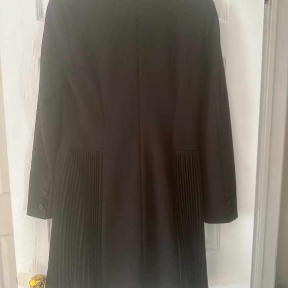 Size 10 New to this season Trendy Blazer Dress by Melanie Lyne - Picture 2 of 8